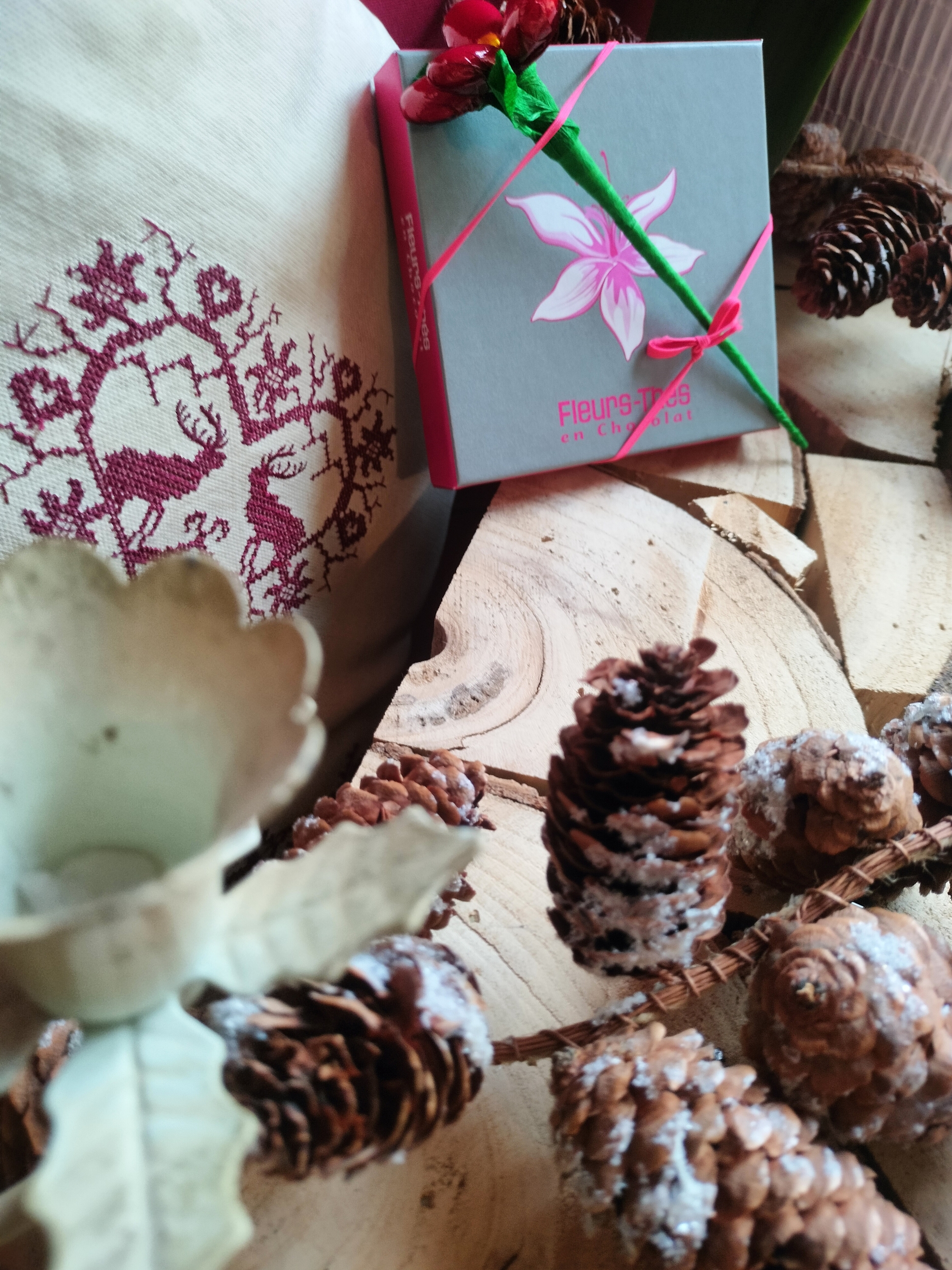 Ecrin chocolats et marguerite de Noël fermé V1