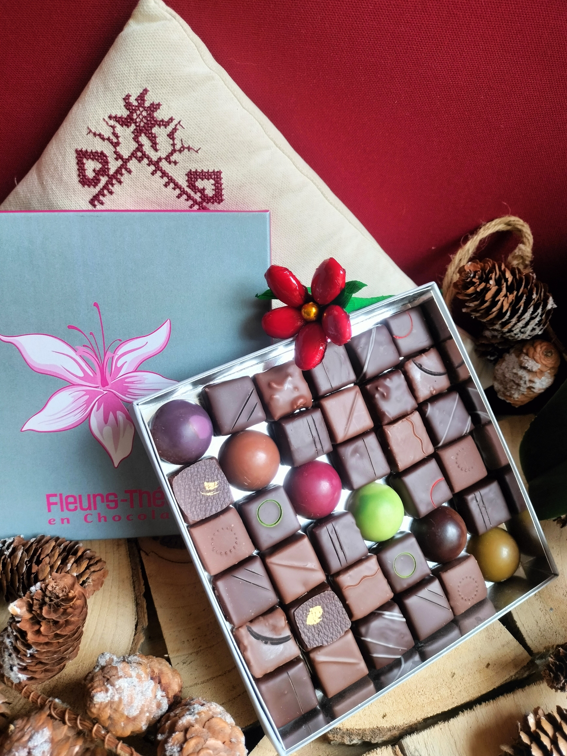 Ecrin chocolats et marguerite de Noël ouvert V3