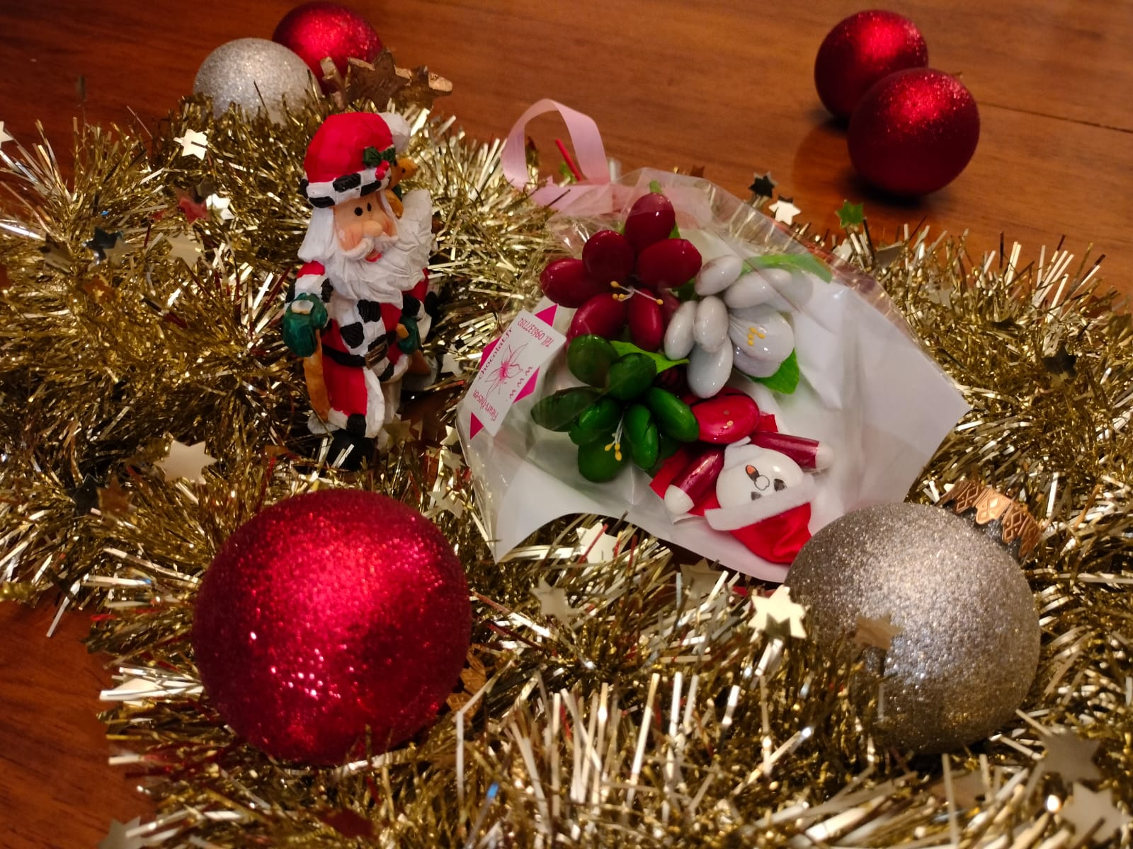 Bouquet Père Noel frésias dragées chocolat 6