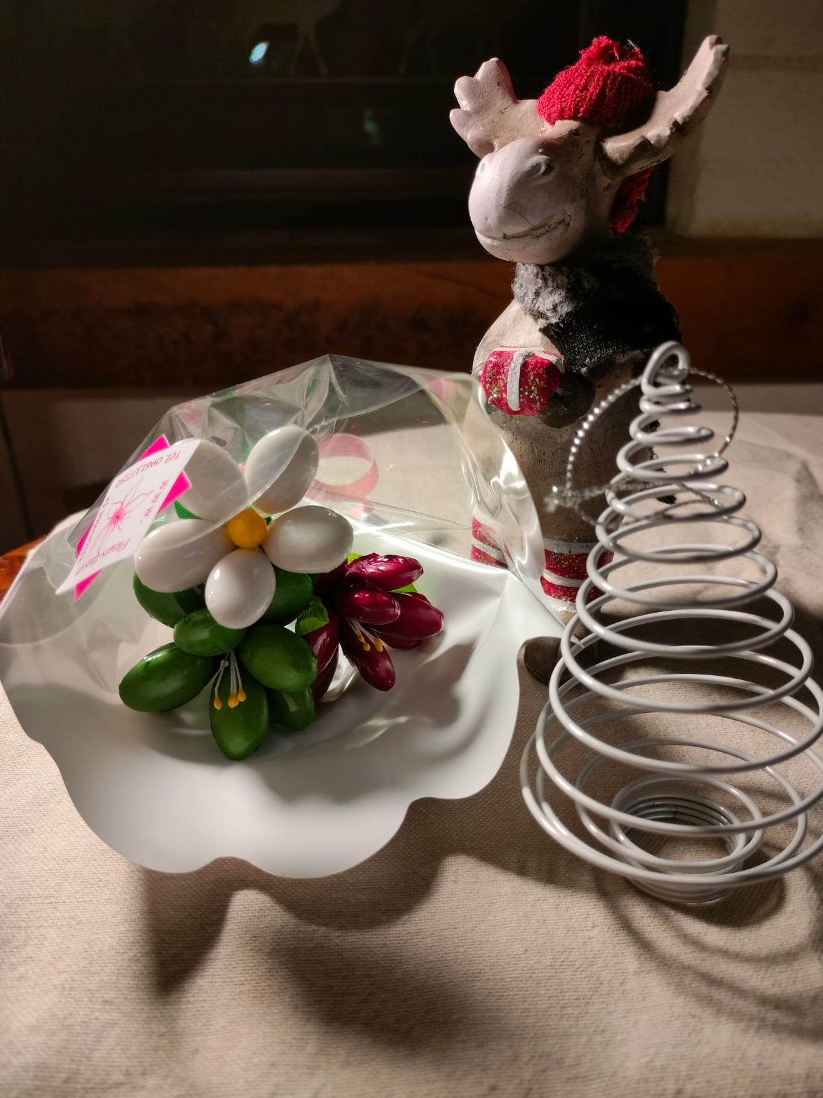 Bouquet de Noël de frésias et marguerite dragées chocolat 4