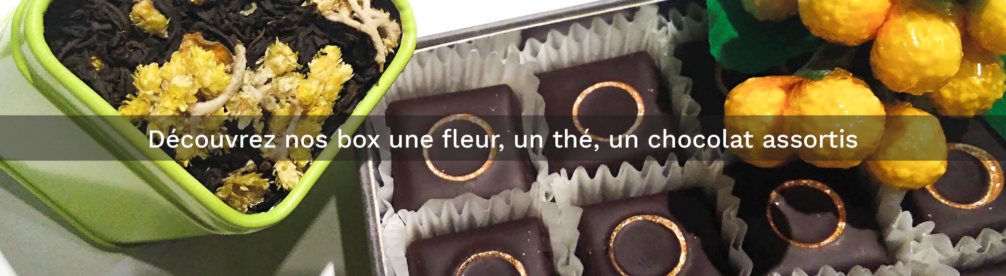 Boite de Noël rouge et or - 16 chocolats assortis – Chocolats Andrée