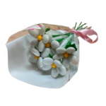 Bouquet Saint Valentin marguerites blanches dragées chocolat