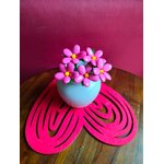 Bouquet Saint Valentin marguerites roses dragées chocolat bois