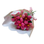 Bouquet Saint Valentin marguerites roses dragées chocolat