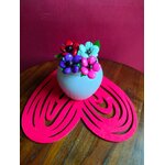 Bouquet Saint Valentin anémones dragées chocolat vase