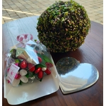 Bouquet Saint Valentin rouge et blanc dragées et chocolats coeur argent