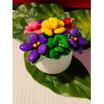 Vase blanc bouquet violettes dragées chocolat 2
