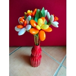 Vase céramique bouquet jonquilles dragées chocolat rouge