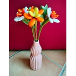 Vase céramique bouquet jonquilles dragées chocolat rose