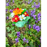 Vase oiseau fleurs dragées chocolat dans prairie