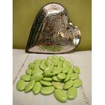 Dragées chocolat noir couleur vert bambou détail