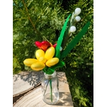 Vase bouteille fleurs de dragées et muguet en bonbons de sucre verdure