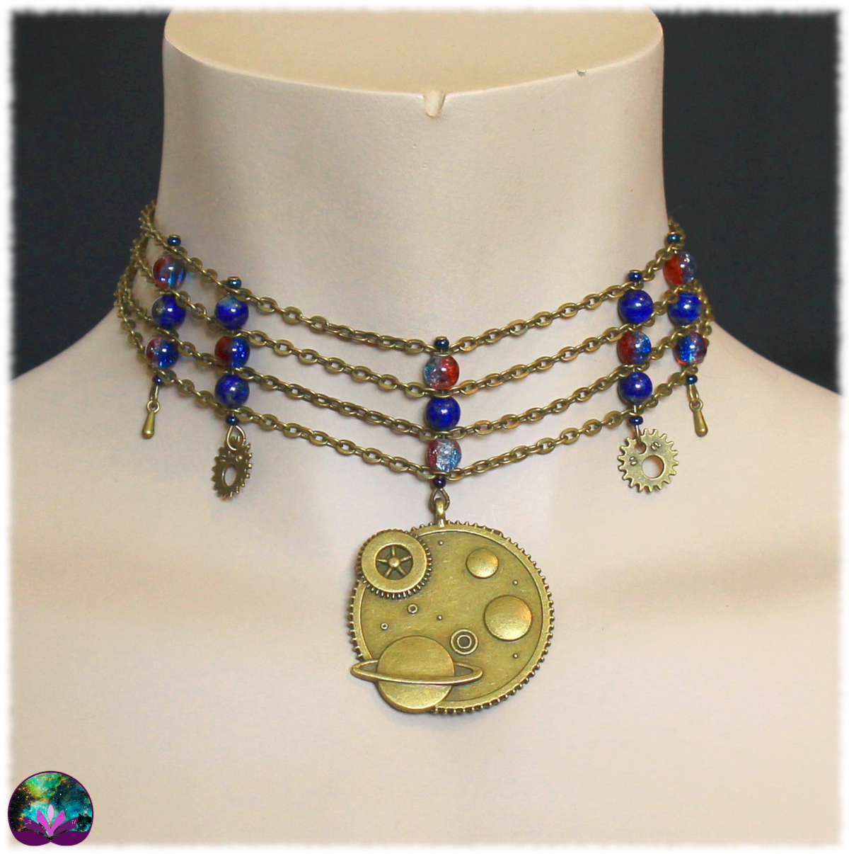 Collier un amour de télescope nubuleuse bleu et rouge lapis