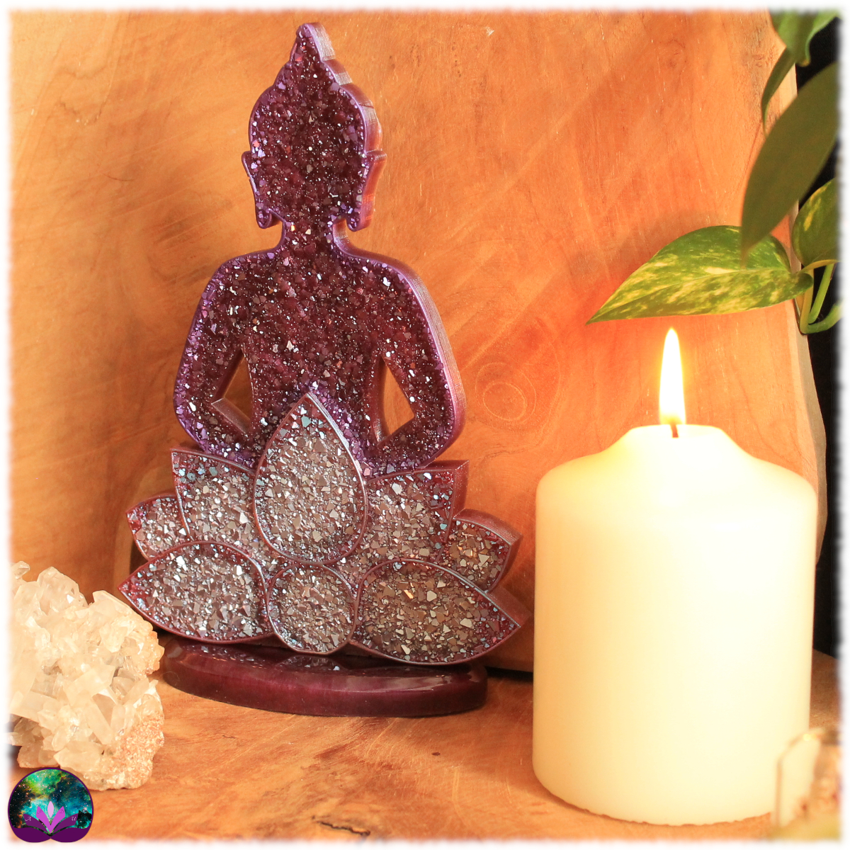 statuette bouddha avec lotus résine effet cristaux 1