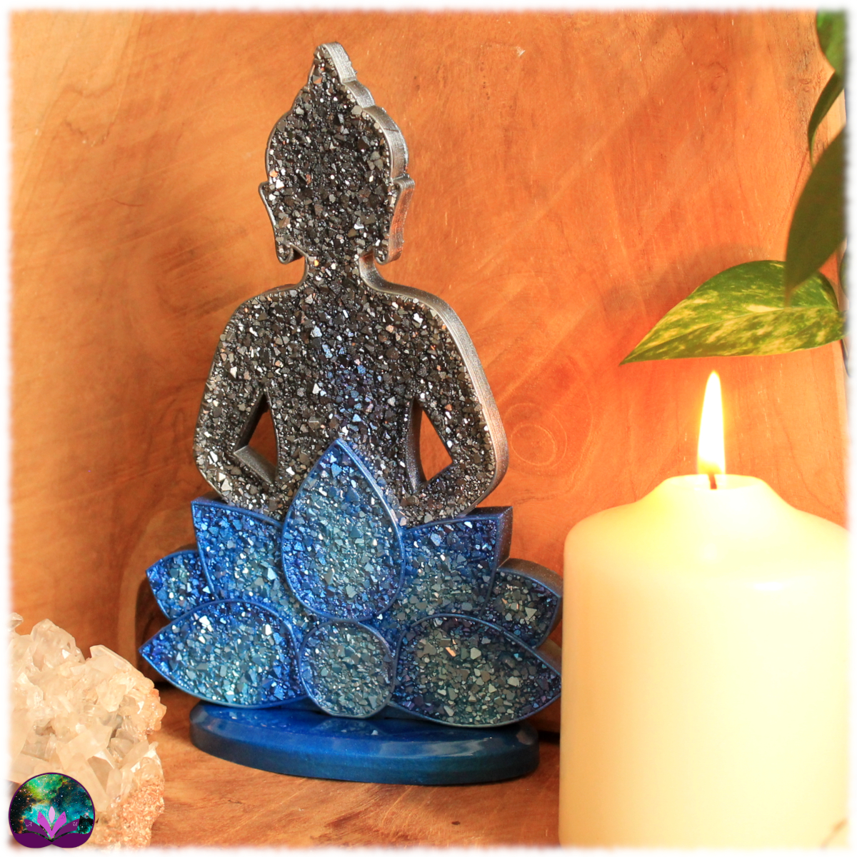 statuette bouddha avec lotus résine effet cristaux 10