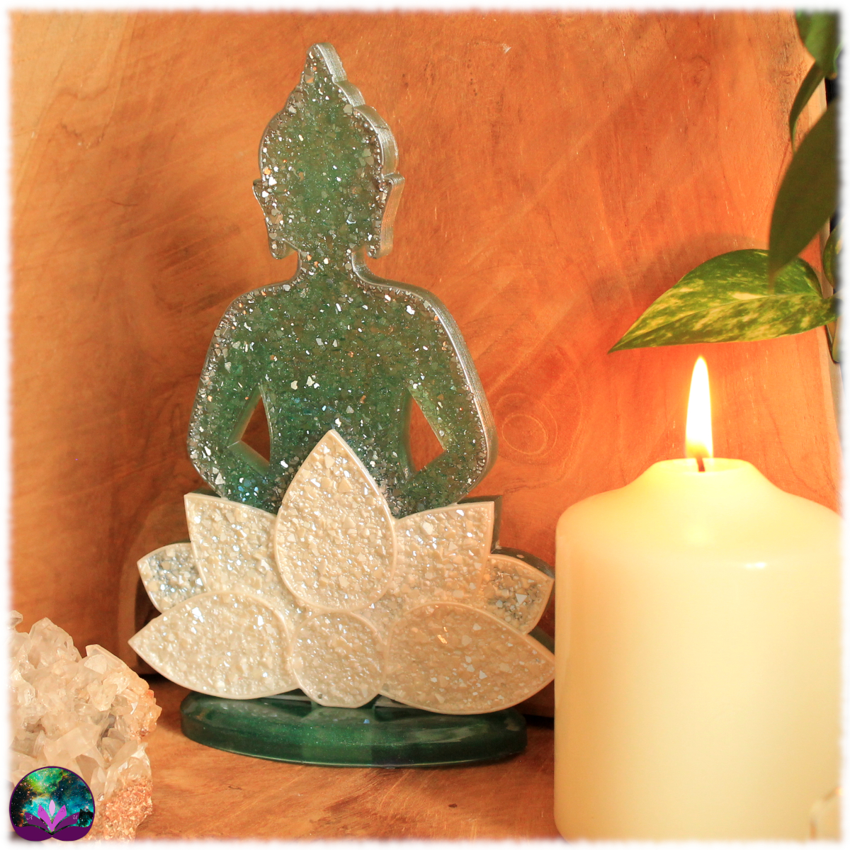 statuette bouddha avec lotus résine effet cristaux 11