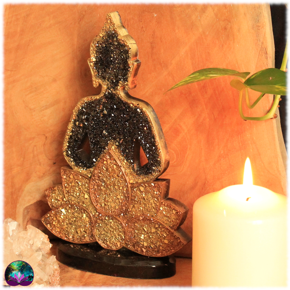 statuette bouddha avec lotus résine effet cristaux 18