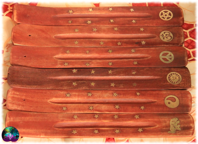 porte encens bois laiton et symboles 2