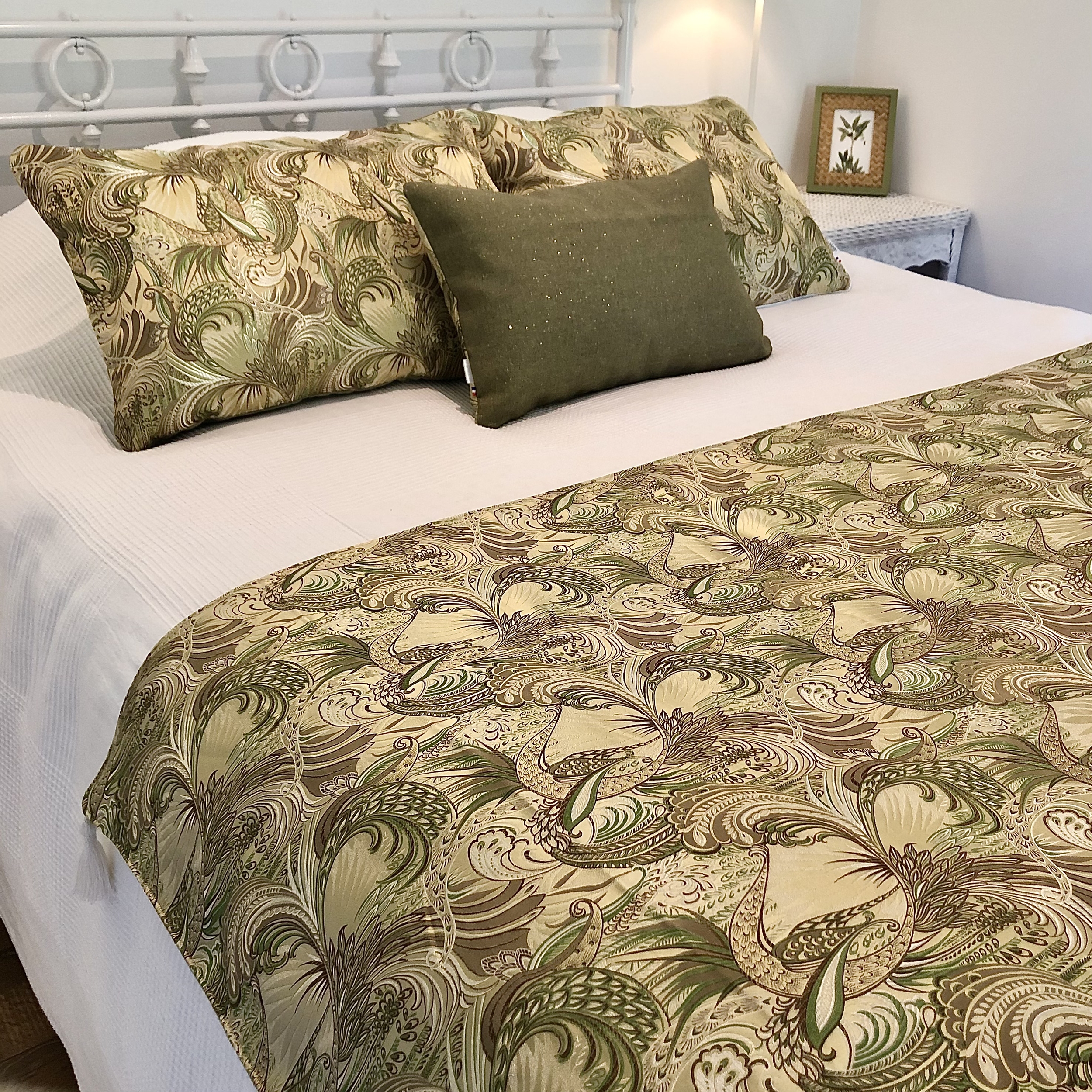 chemin-de-lit-et-coussins-assortis-velours-et-jacquard-linge-de-maison-artisanal-LABAB