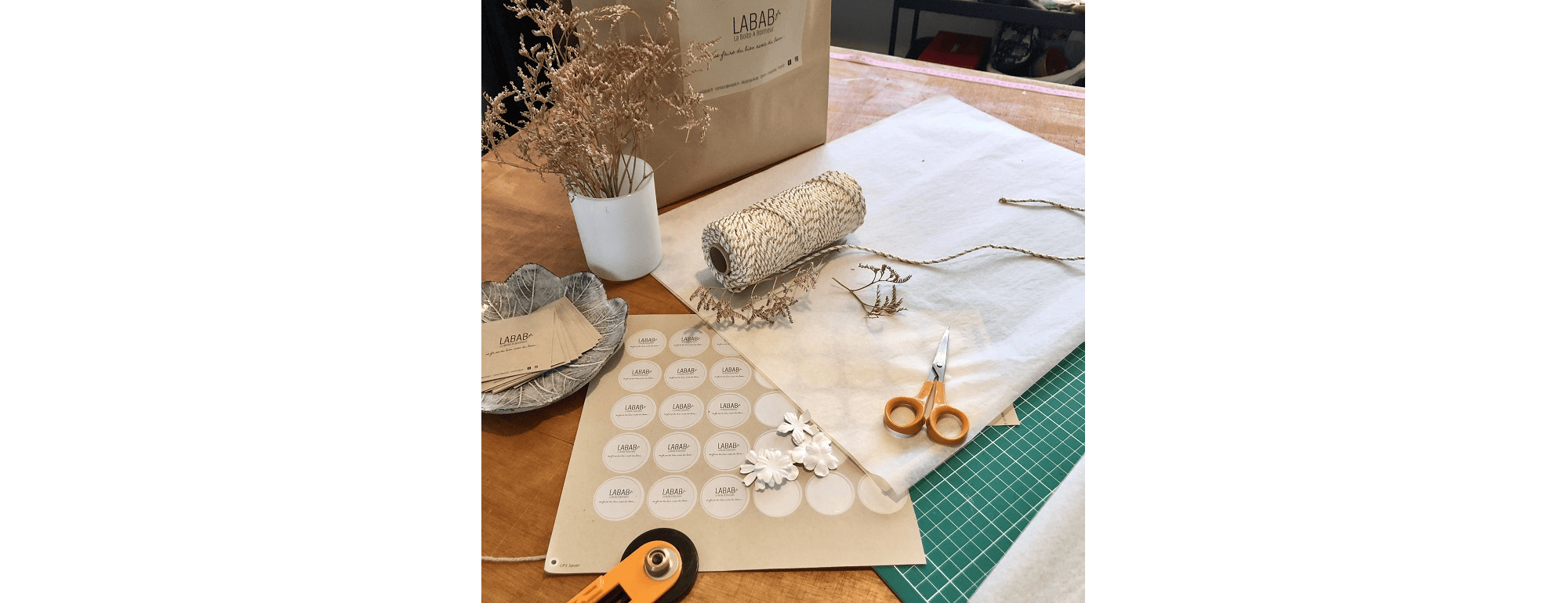 papier de soie, ficelles, cartes, sacs en matières naturelles recyclées ou recyclables fabriqués en France