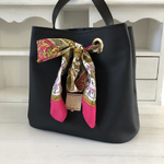 sac seau cuir noir sur mesure fermé par foulard upcyclé noué