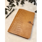 Protège-carnet en cuir de veau camel imitation crocodile avec pression laiton monté sur patte en cuir-LABAB