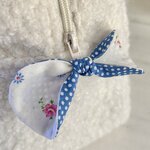 noeud en tissu souvenir double face noué sur tirette de la trousse naissance