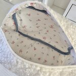 trousse en teddy bouclé oouverte sur tissu souvenir upcyclé en doublure