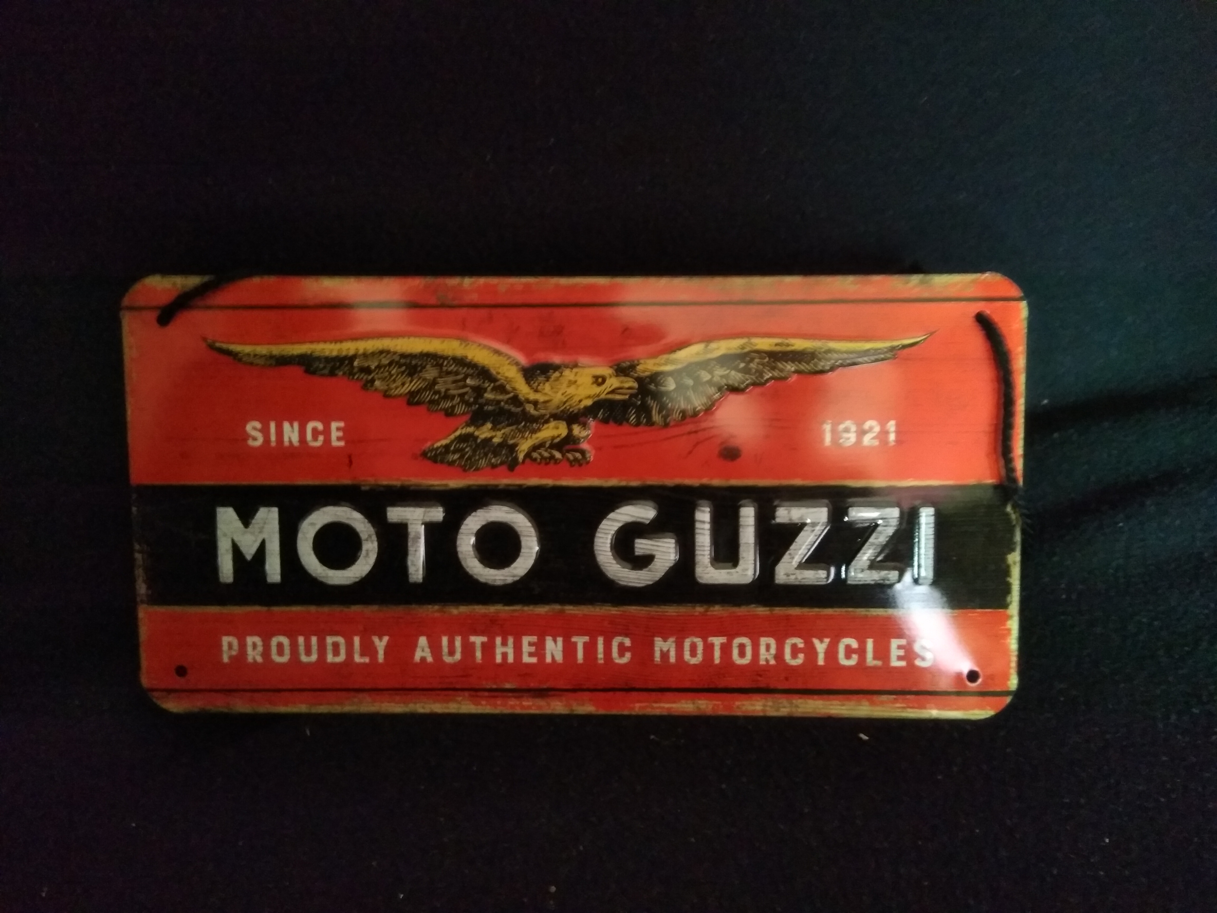 moto guzzi plaque publicité