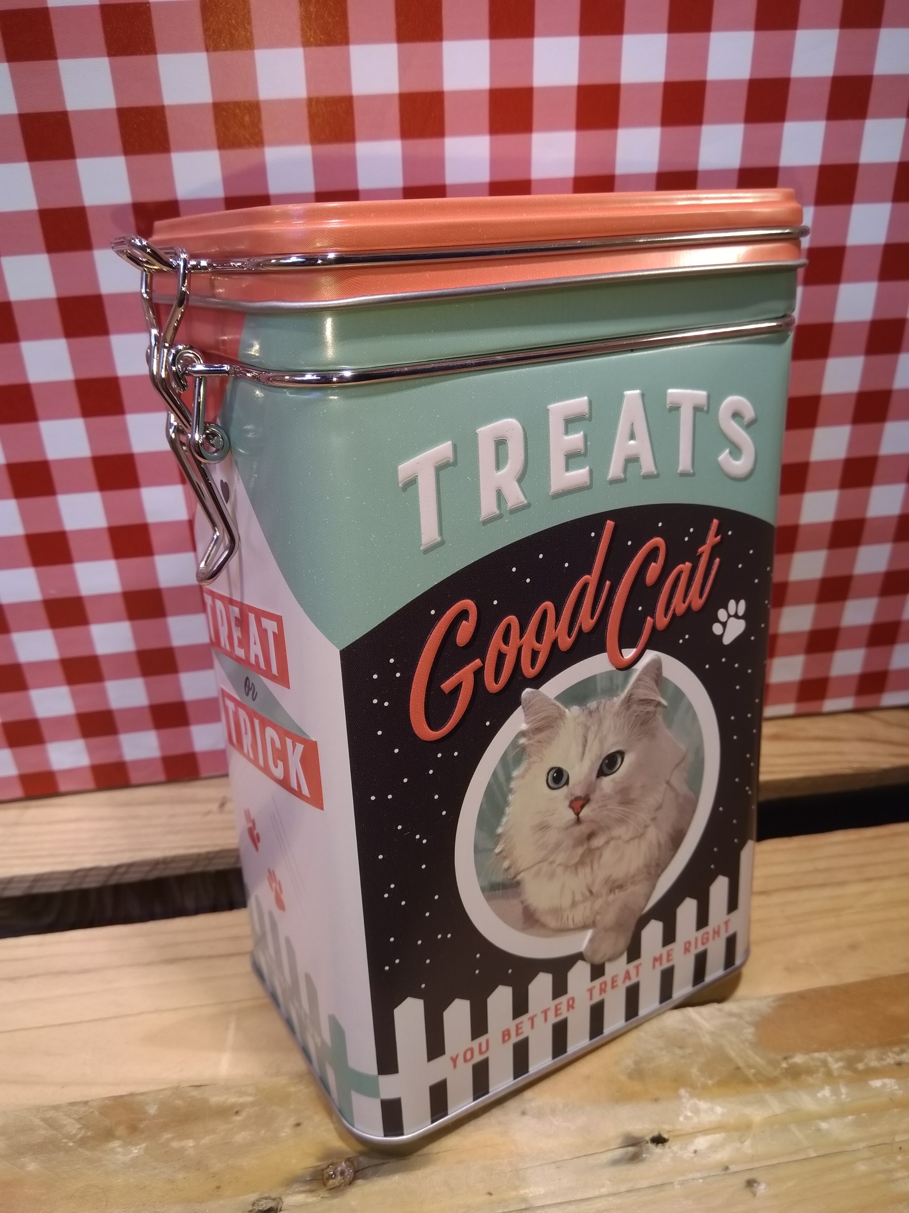boite alimentaire croquettes chats