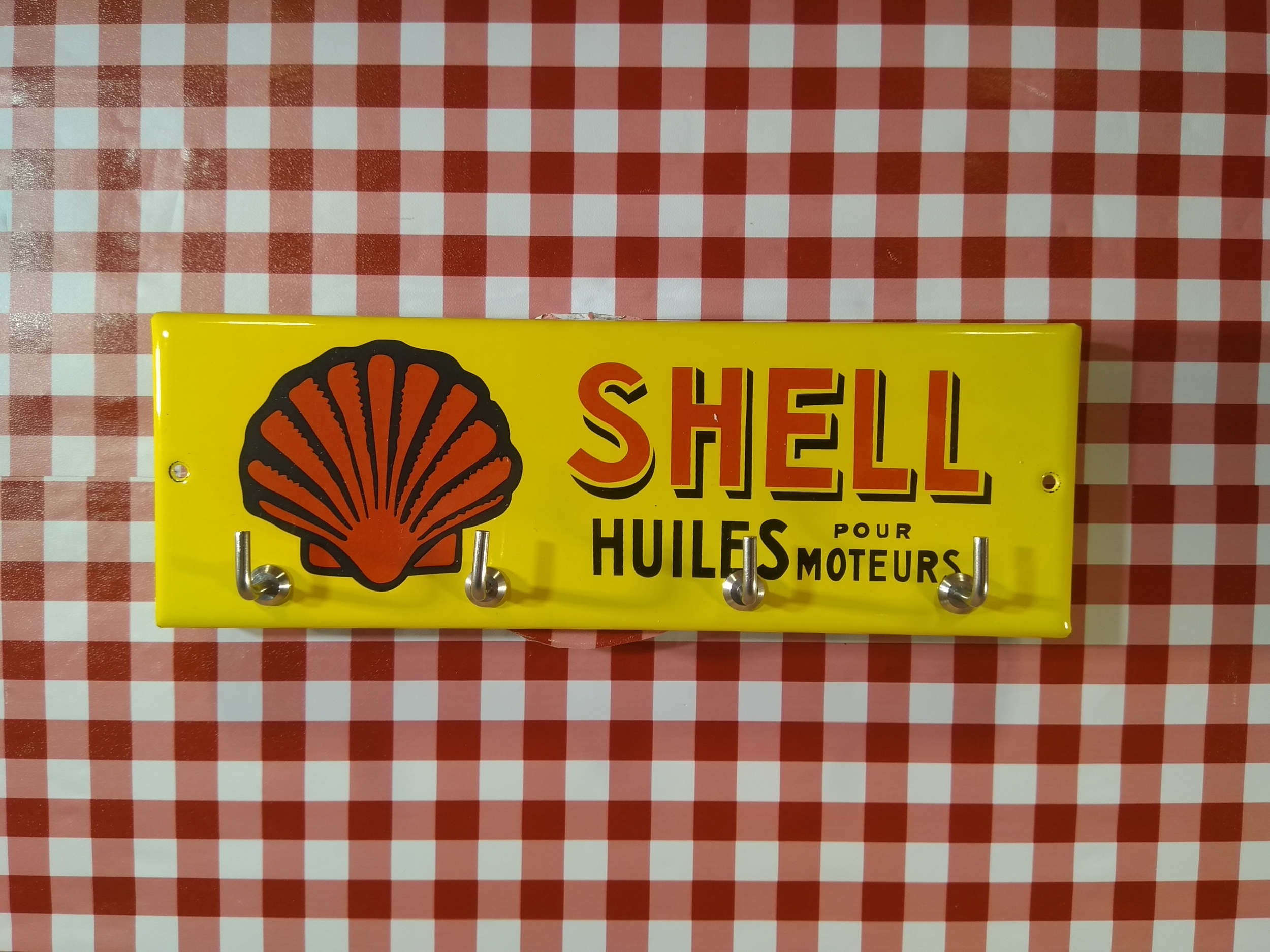 accroche clé émaillé publicitaire shell