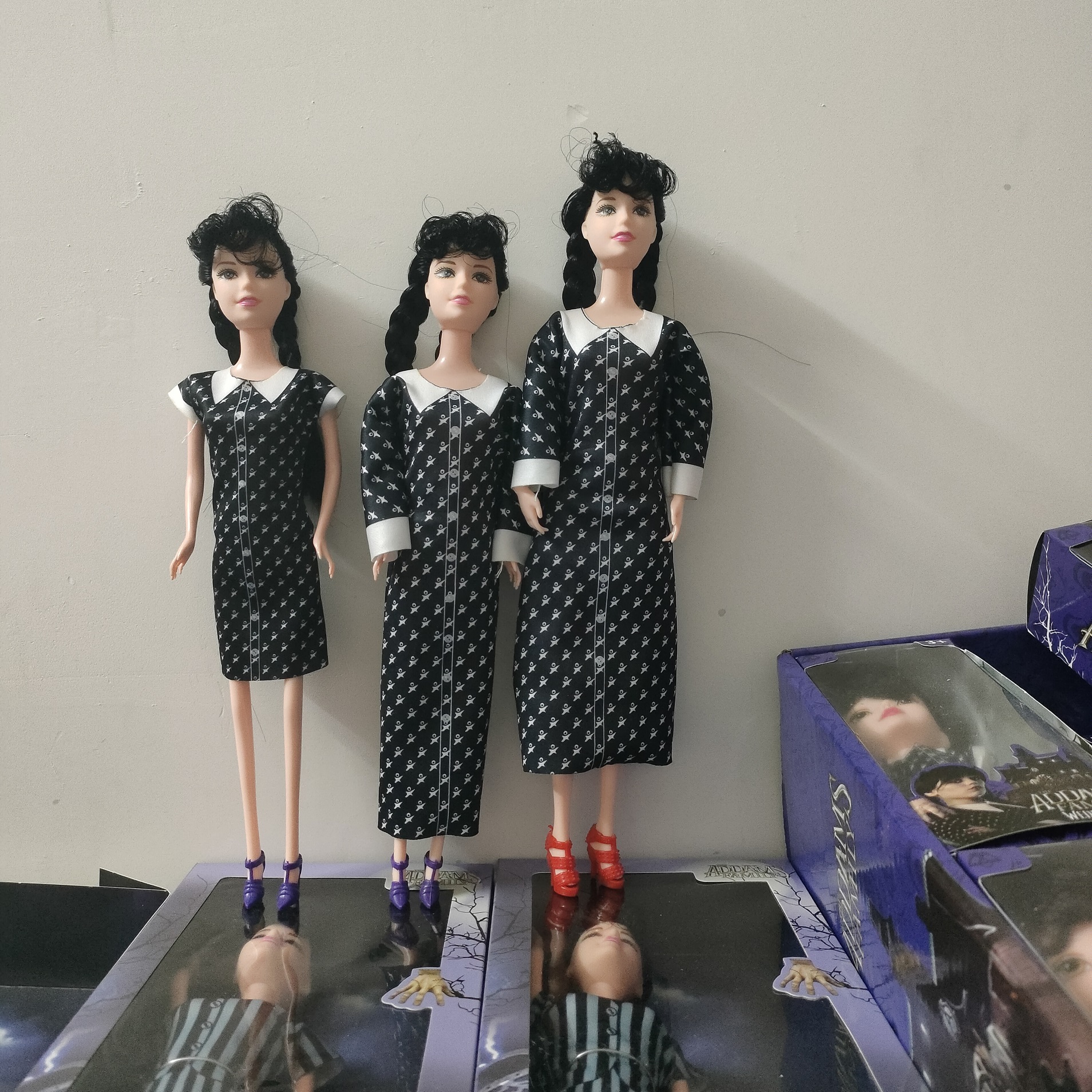 Figurine-d-action-de-la-famille-Addams-jouet-de-dessin-anim-poup-es-mod-les-mobiles