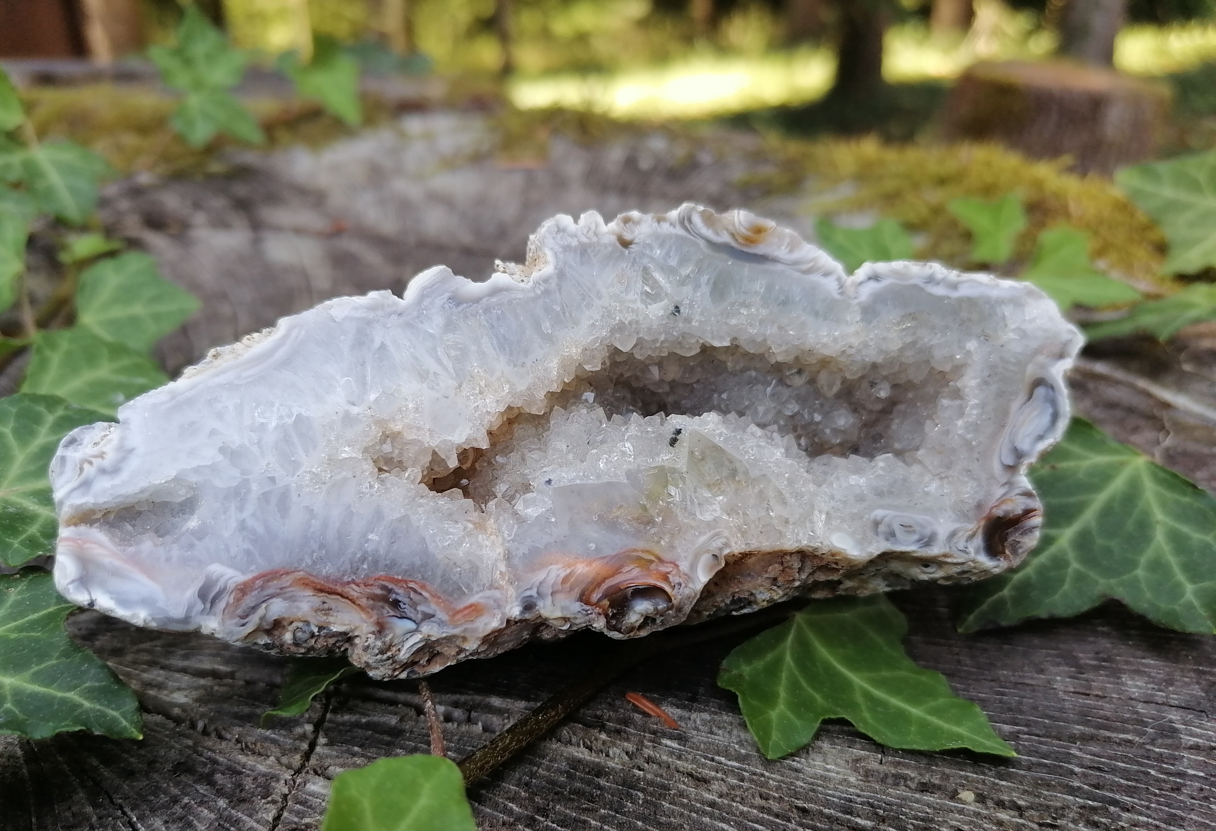 geode-agate-pierre-brute-mineraux-boutique-de-mineraux-lithotherapie-bienfait-herboristerie