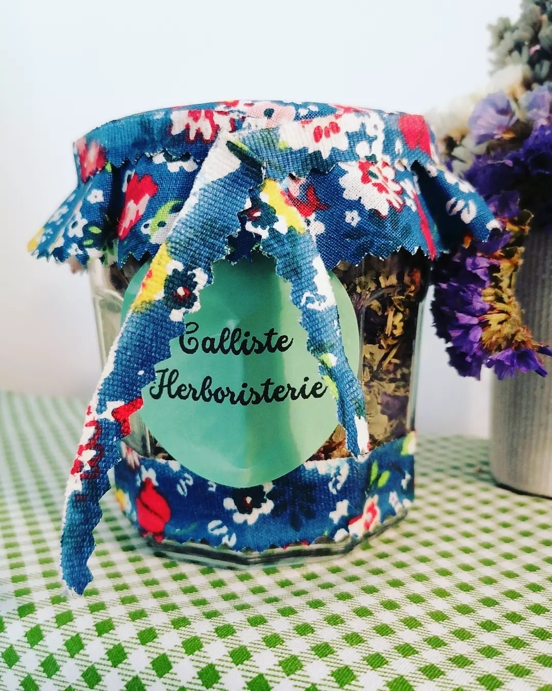 bocal-bleu-fleuri-infusion-digestion-calliste-herboristerie