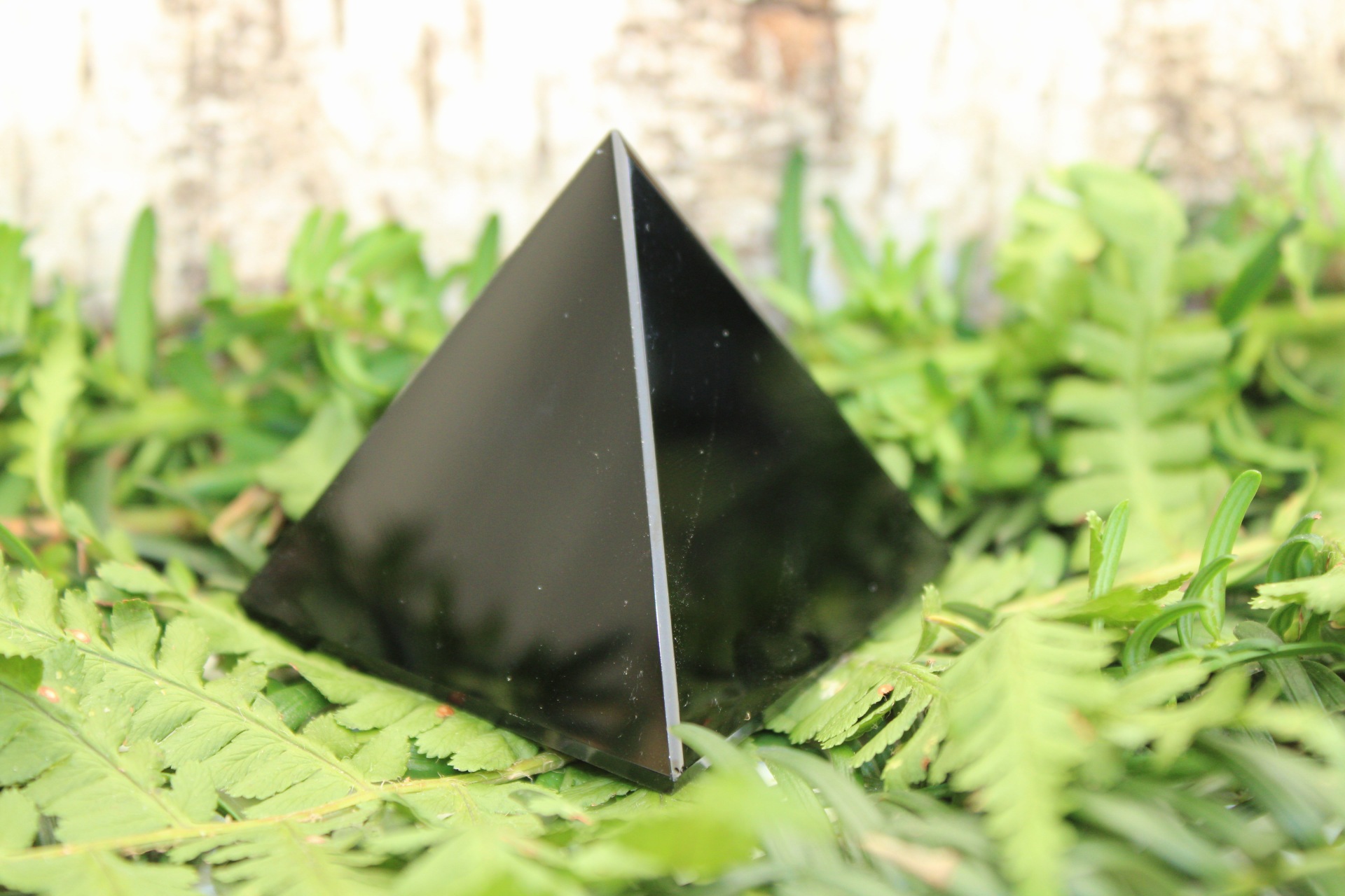 pyramide-obsidienne-noire-calliste-herboristerie