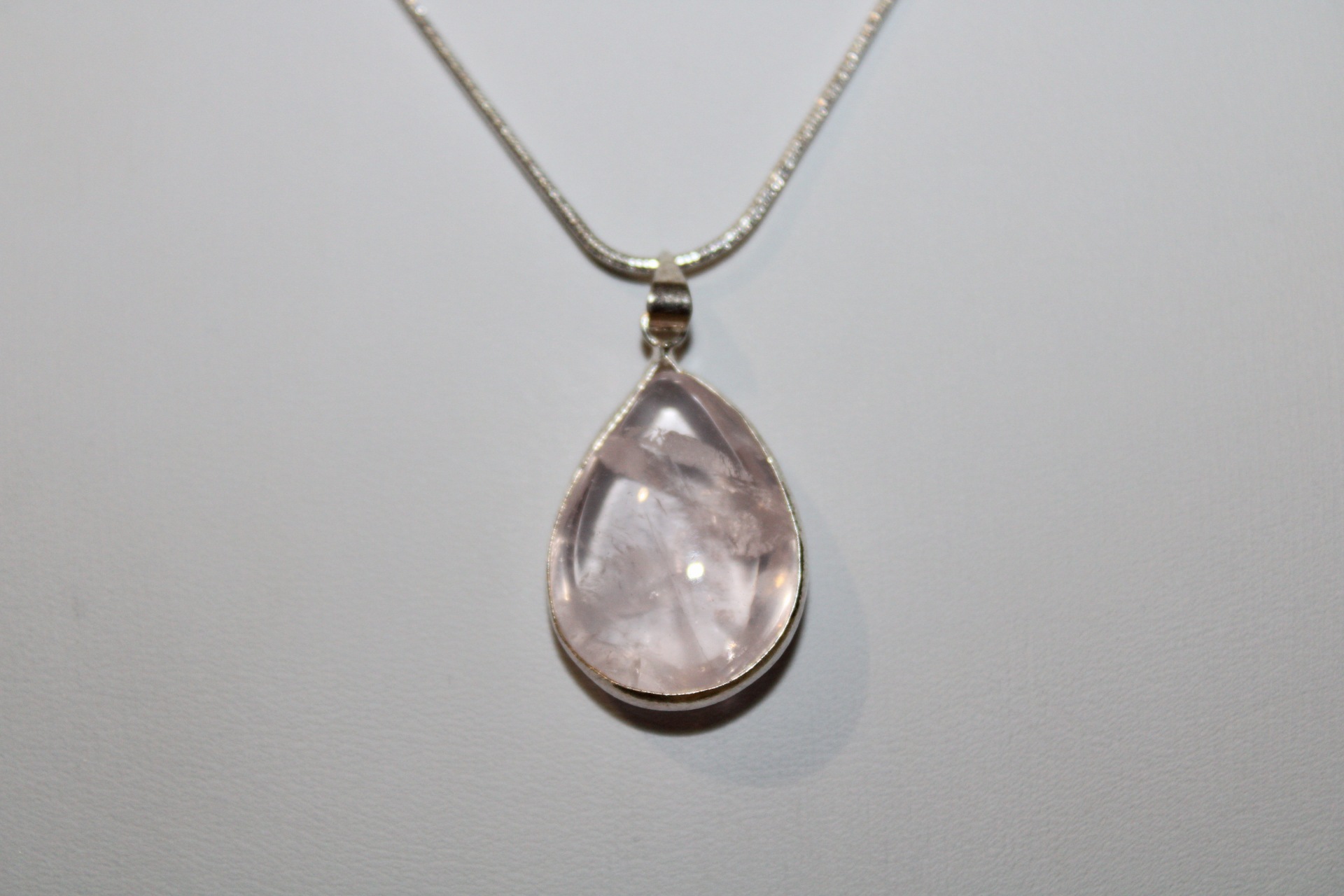 Pendentif-goutte-quartz-rose-collier-1