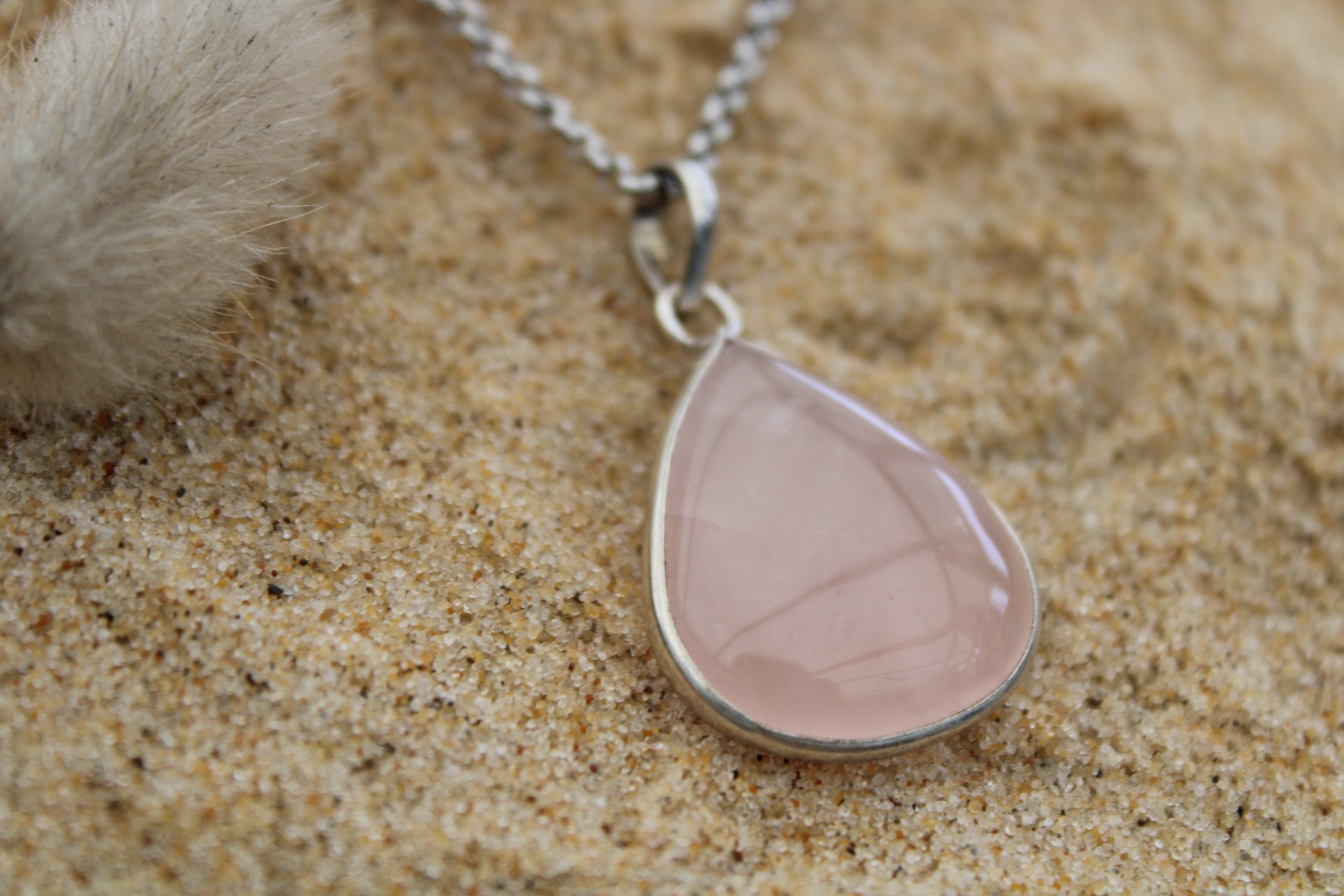 Collier-pendentif-goutte-quartz-roseA