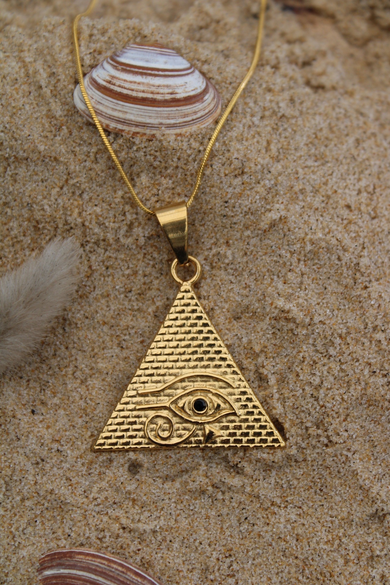 pendentif-pyramide-dorée-1