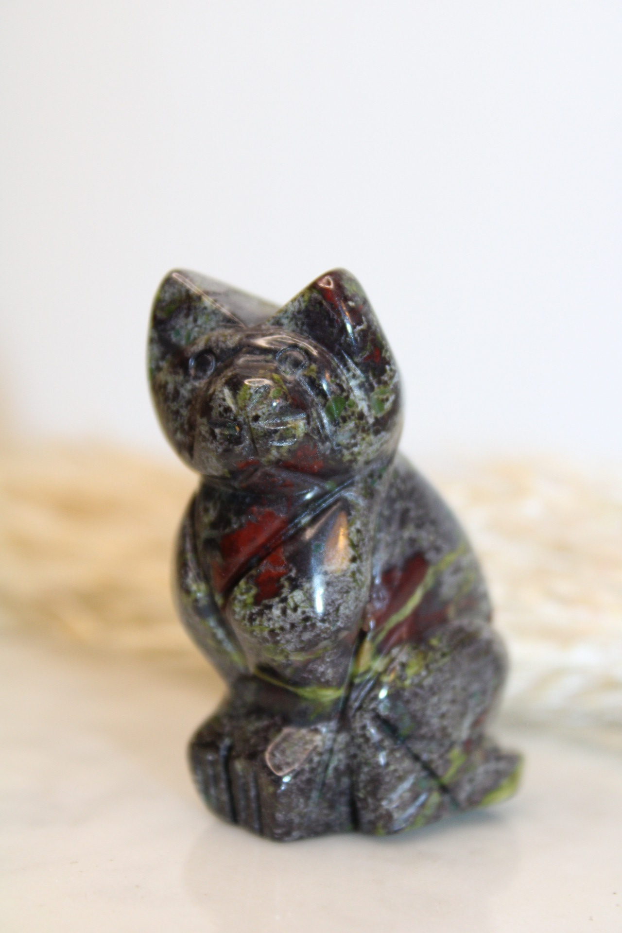 chat-taille-pierre-jaspe-sang-de-dragon-mineraux-1