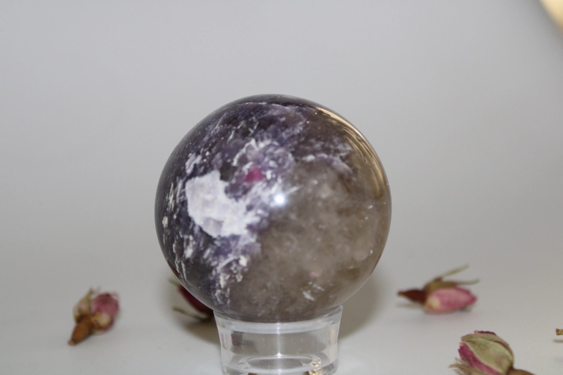 Sphere-Tourmaline-rose-sur-lepidolite-1