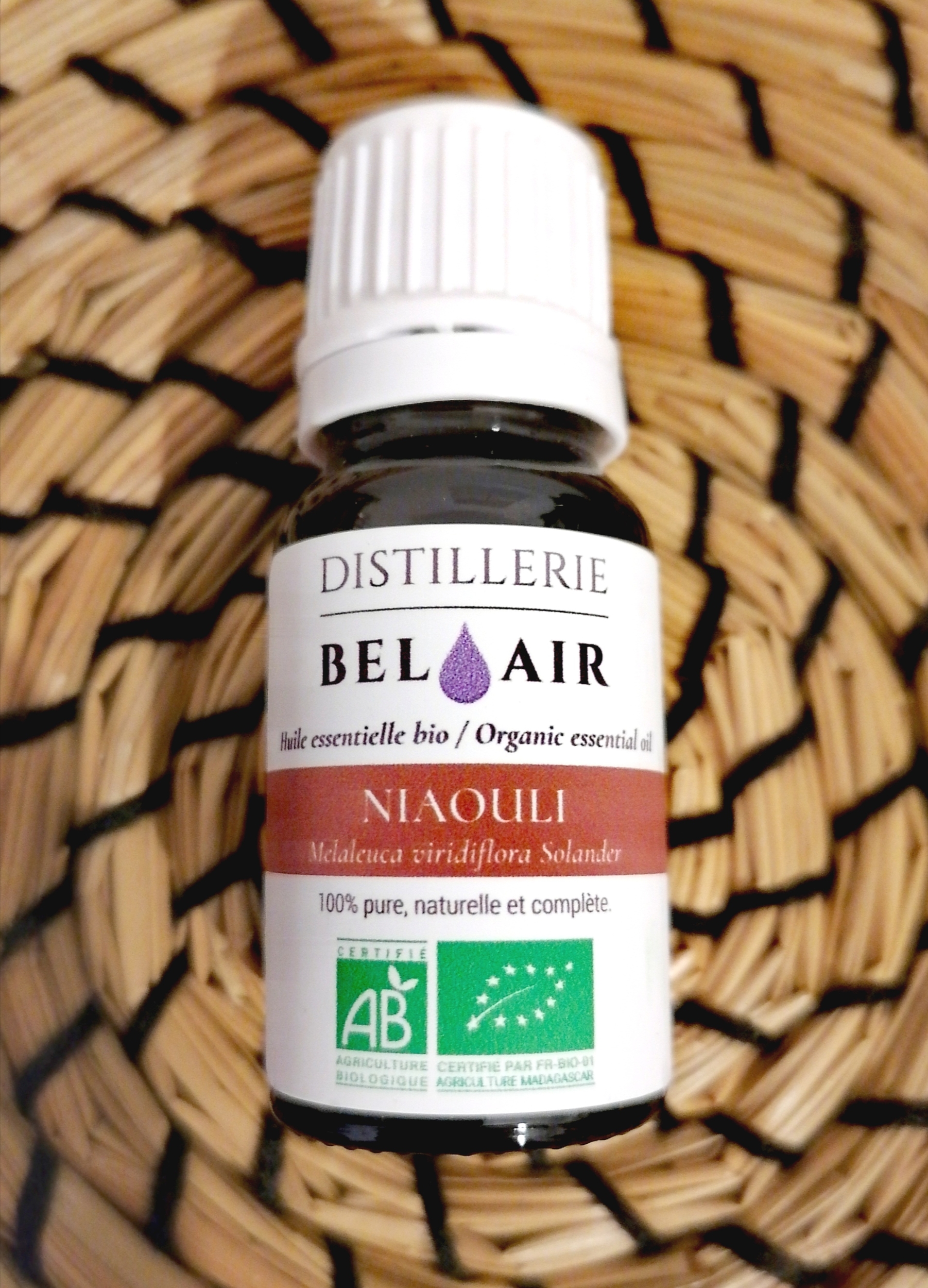 he-Niaouli-huile-essentielle-bel-air-bio-herboristerie