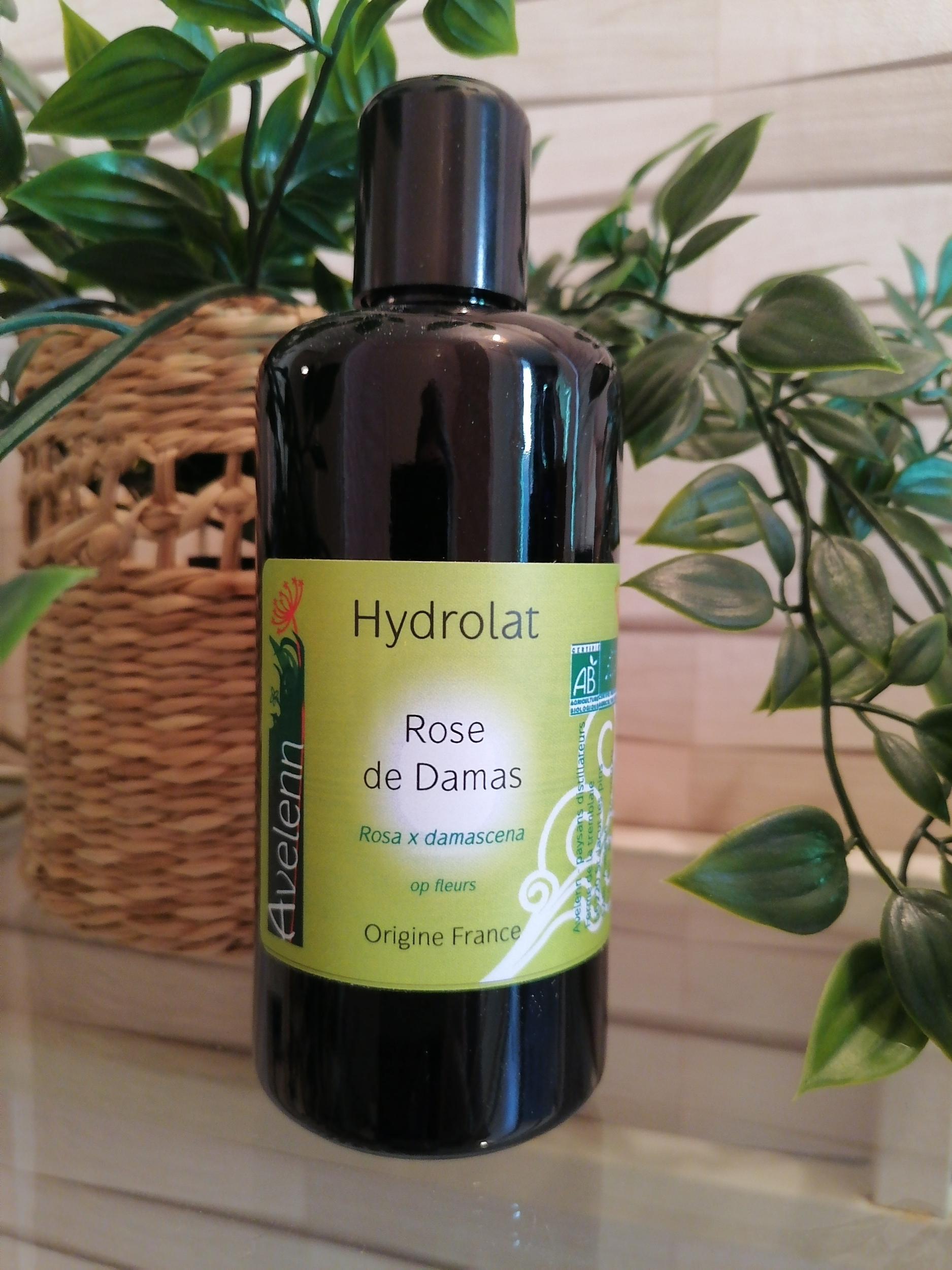 hydrolat-eau-florale-rose-de-damas-bio-avelenn-herboristerie