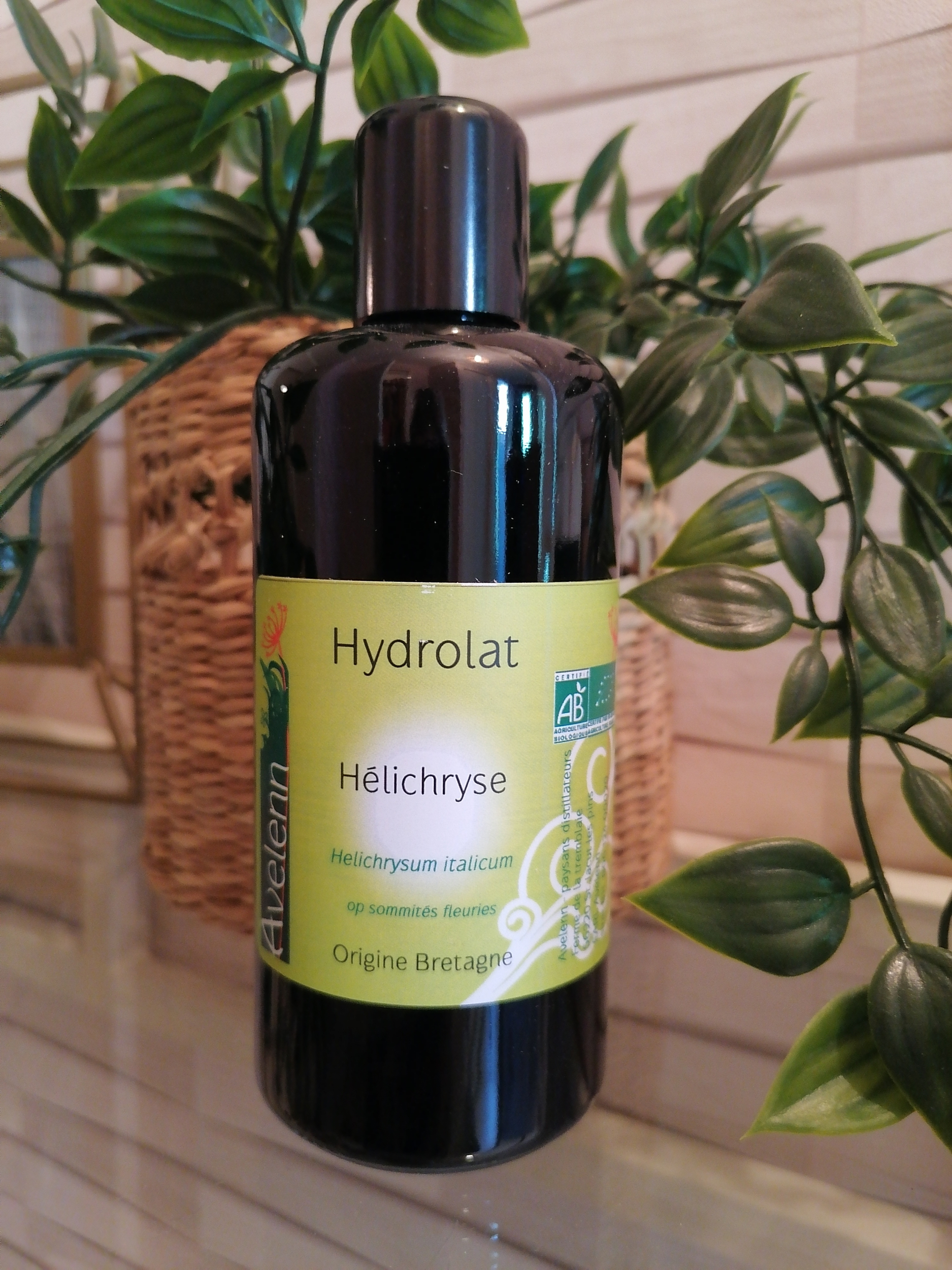 hydrolat-eau-florale-helichryse-immortelle-bio-avelenn-herboristerie