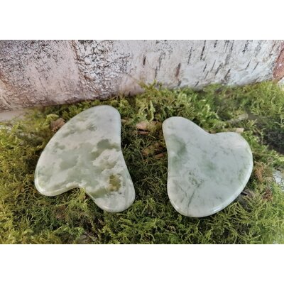 gua-sha-jade-vert-palme-de-massage-lithotherapie