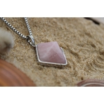 collier-pendentif-pyramide-quartz-rose-1