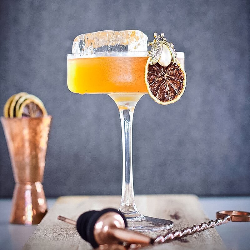 Verres-cocktail-plats-japonais-verres-champagne-classiques-coupe-martini-cr-ative-KTV-Bar-Night-Party