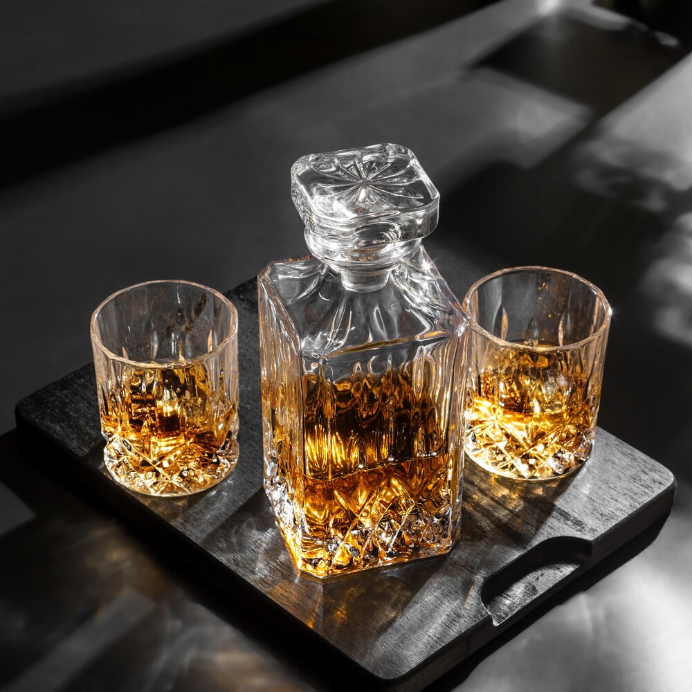 Service à whisky, comprenant 1 carafe et 4 verres en cri…