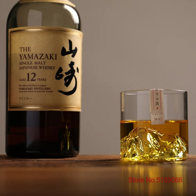 verre-whisky-et-bouteille-whisky-japonaos