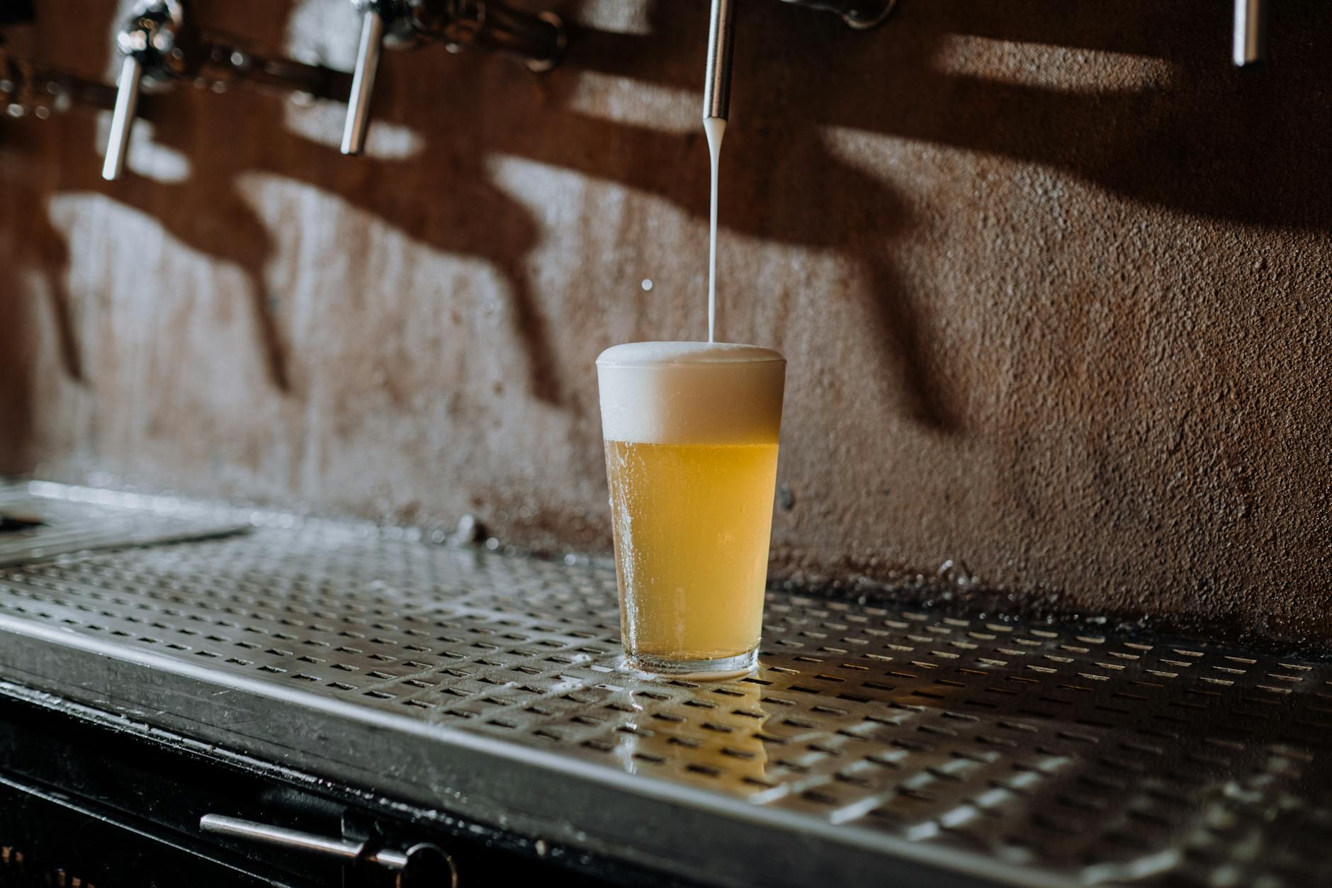 La Bière Artisanale : Histoire, Recette et Secrets d’une Boisson Incontournable