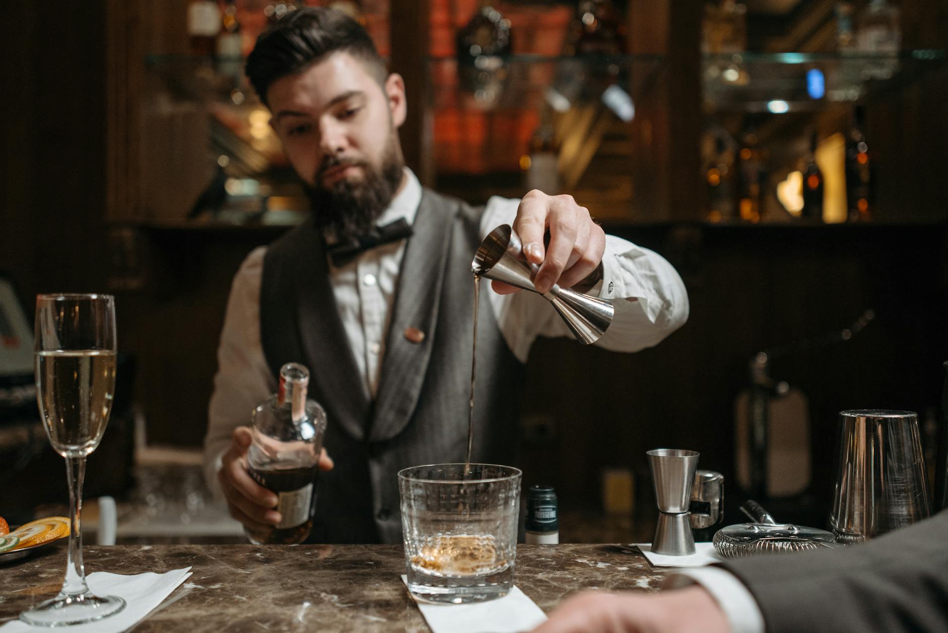 Comment choisir le verre à whisky parfait : guide ultime 2026